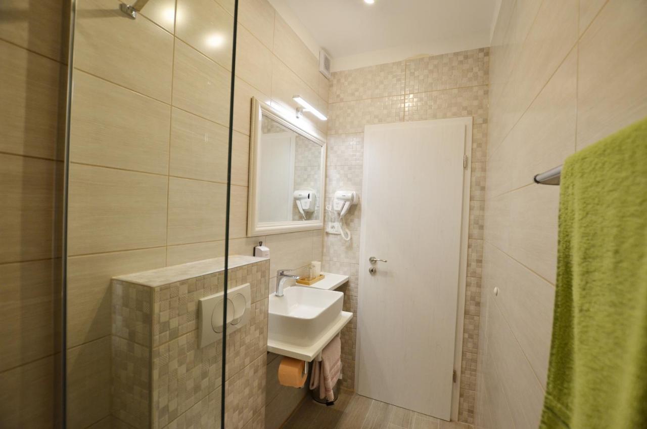 Katy Apartment Ровінь Екстер'єр фото